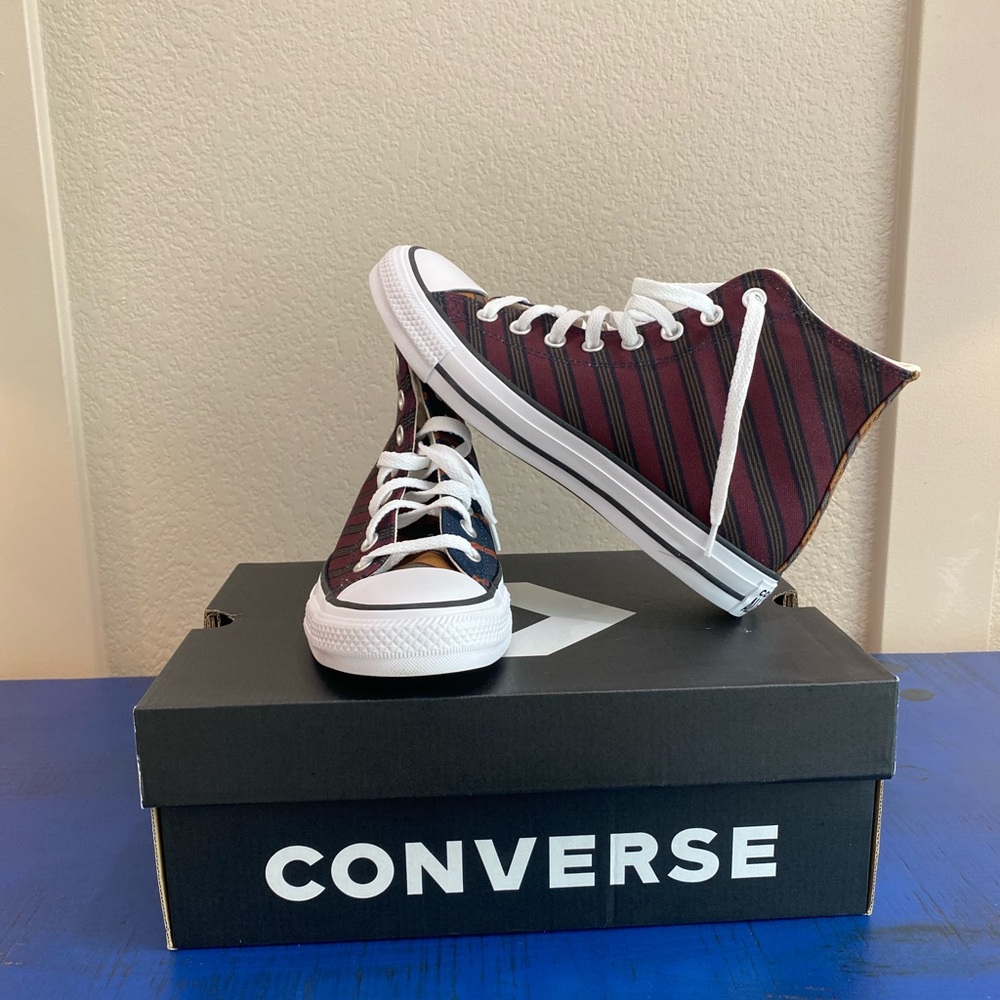 (NEW) Converse Chuck Taylor High - Bordeaux Canvas Women. Converse Box included.